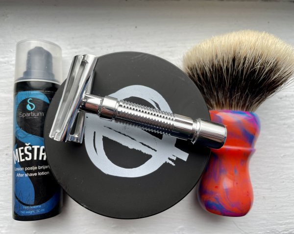 lothur grooming calm, dg b7, fine slant.jpg