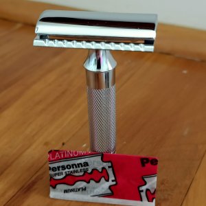 34c Personna Red